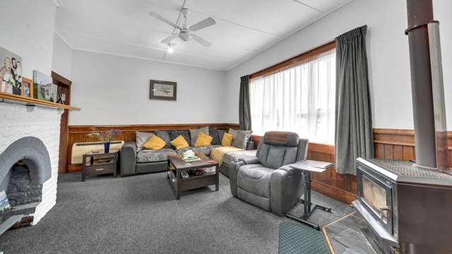 10 Saunders Street and 4 Ryley Street Owaka_2