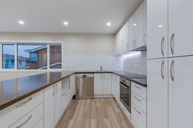 117 Tirimoana Road Te Atatu South_7