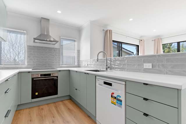 8a Coey Place Glen Eden_4