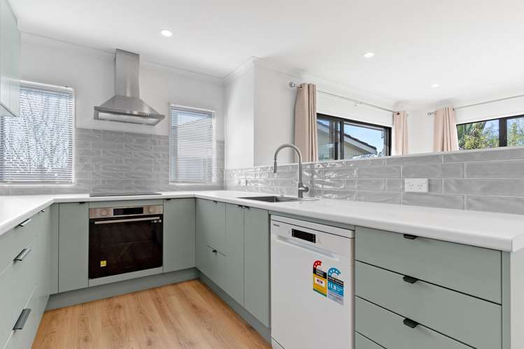 8a Coey Place Glen Eden_4