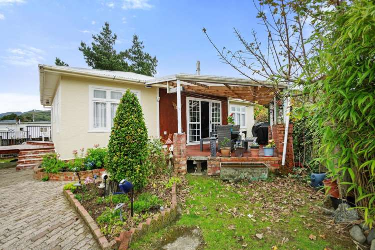 7 Honey Street Wainuiomata_16