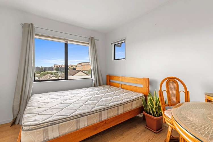 60 Fernhill Way Oteha_14