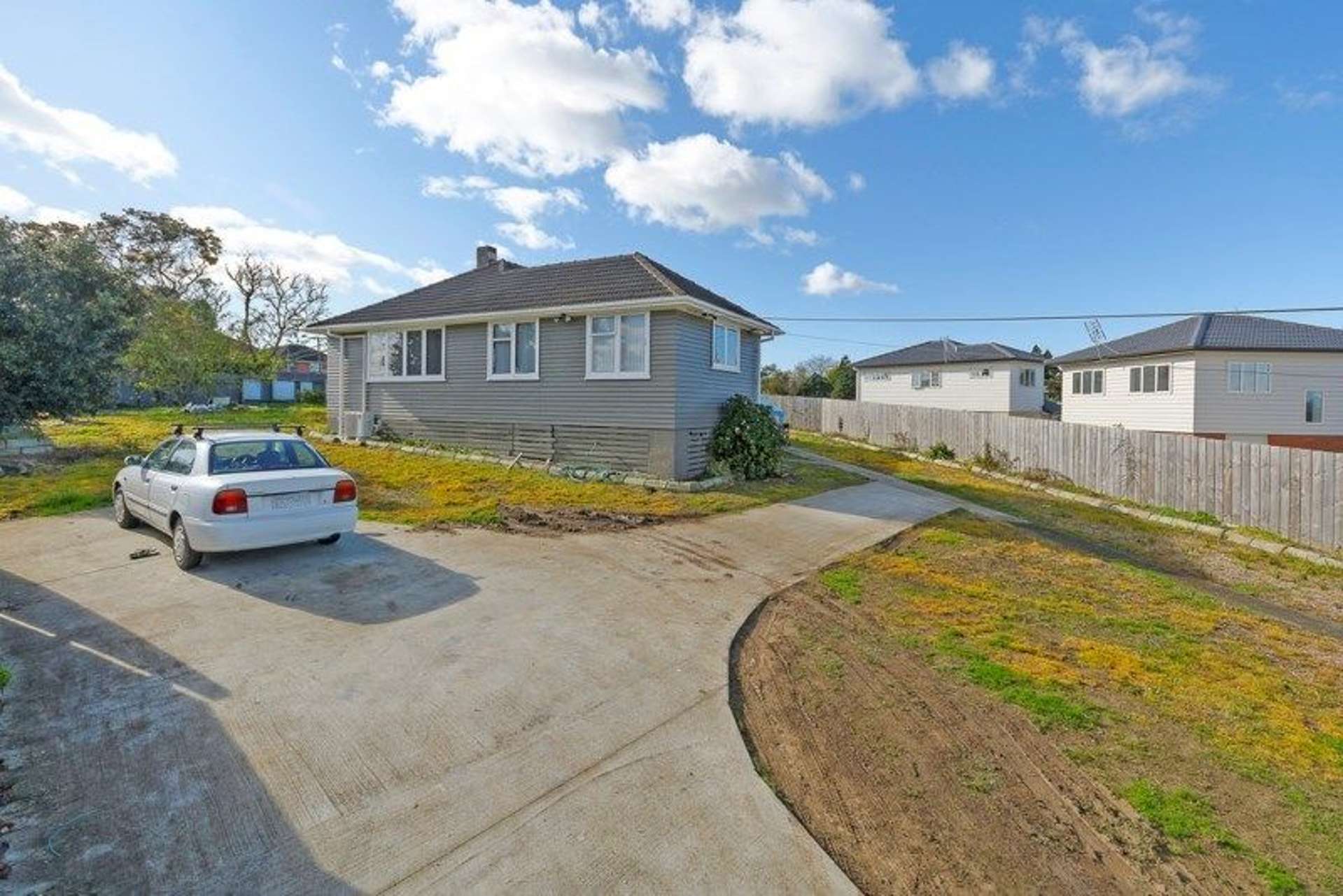 12 Castaing Crescent Te Atatu South_0