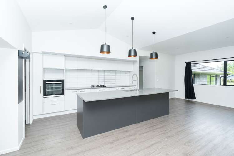 15 Tari Road Pukeatua_14