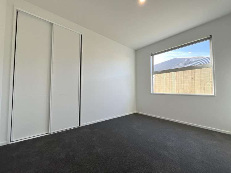 9 Accadia Drive 11103_8