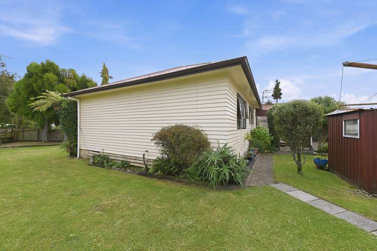 15 Mahanga Road Fairy Springs_16