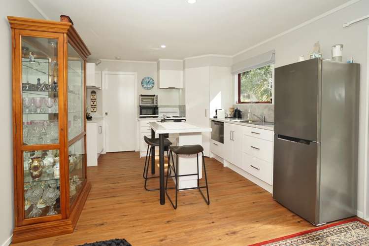 10 Robertson Road Whatawhata_26