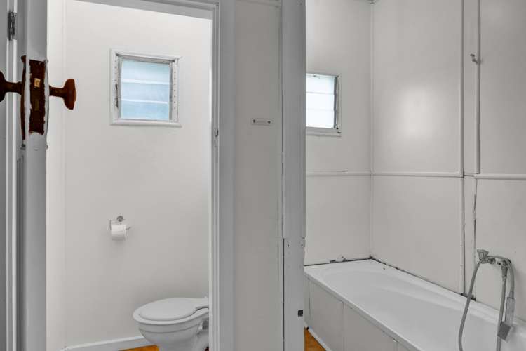 50 Terou Street Manaia_13