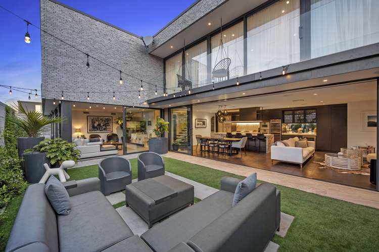 222 Hurstmere Road_0