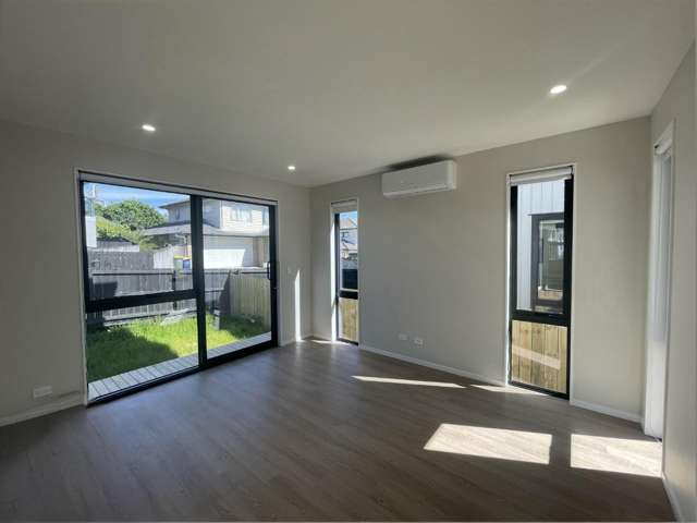 A/54 Royal View Road Te Atatu South_1
