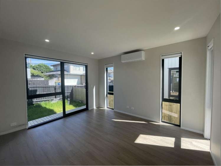 A/54 Royal View Road Te Atatu South_1