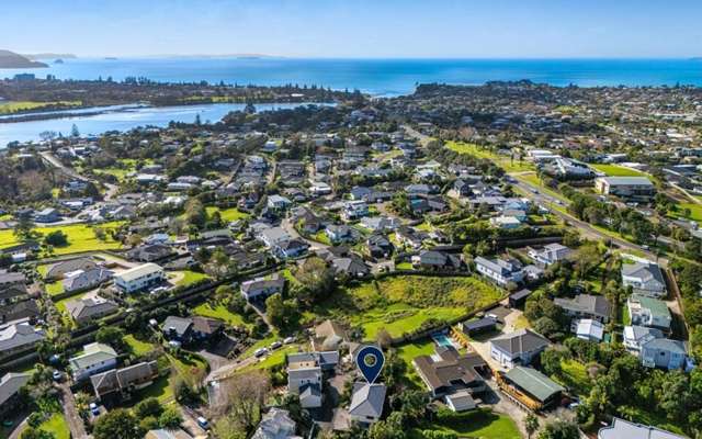 23 Jelas Road Red Beach_3