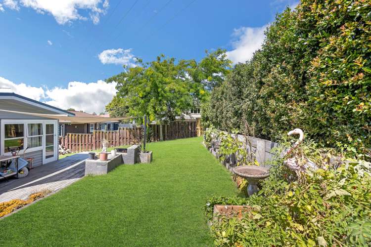 6 Merville Avenue Te Atatu South_11