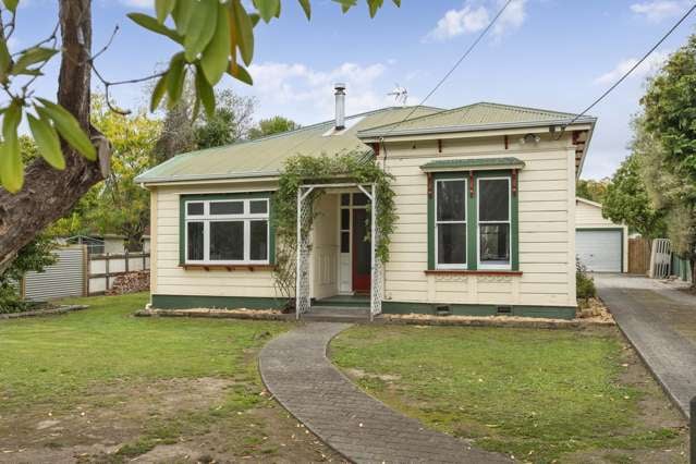 Opaki - 4 bedroom plus Studio
