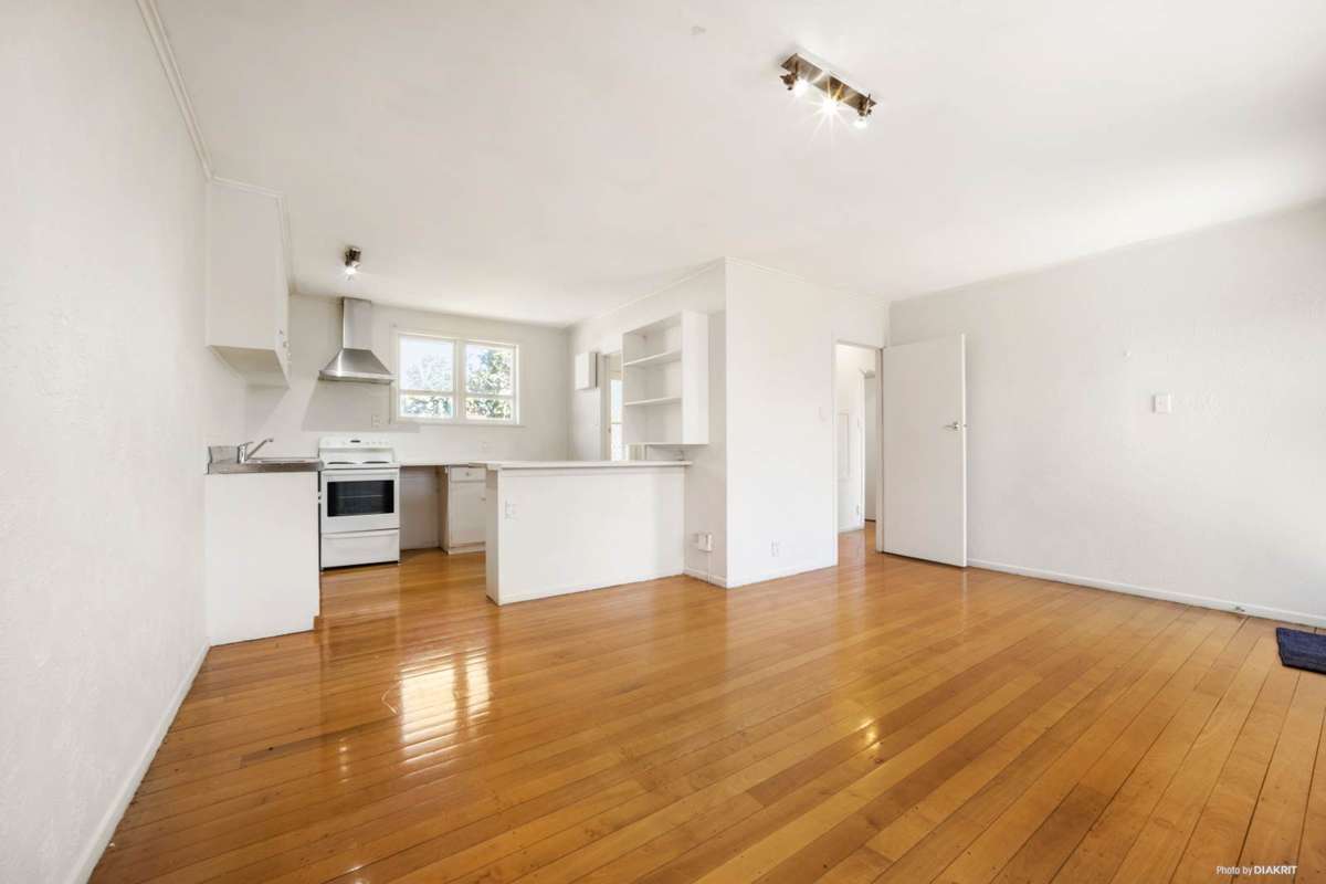 3/45A Titirangi Road_1