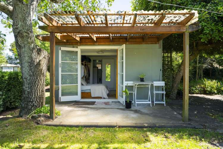 33 Hinekura Avenue Central_16