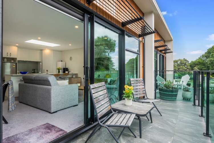 2/2 Matatua Road Raumati Beach_10