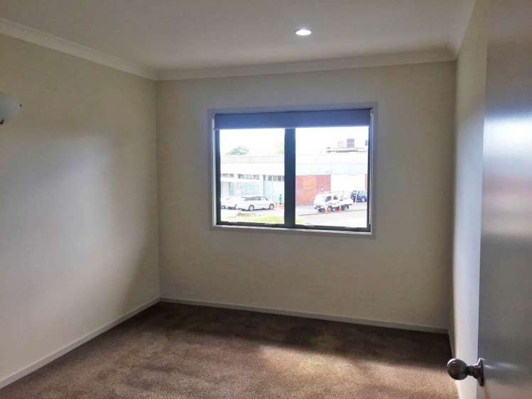 2/80 Gunner Drive Te Atatu Peninsula_5