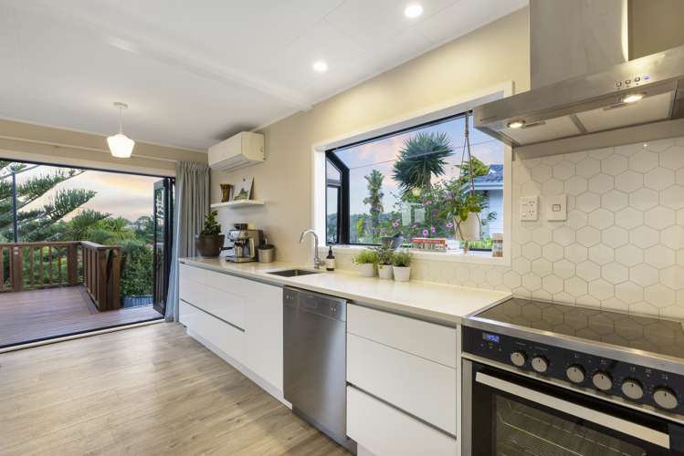 54 Solar Road Glen Eden_13