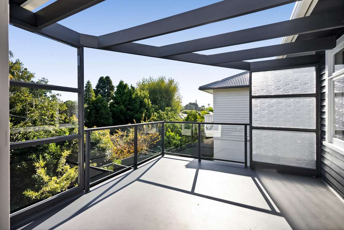 290 Devon Street West_4