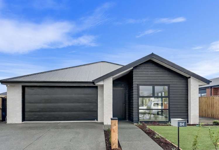 84 Accadia Drive 11103_0