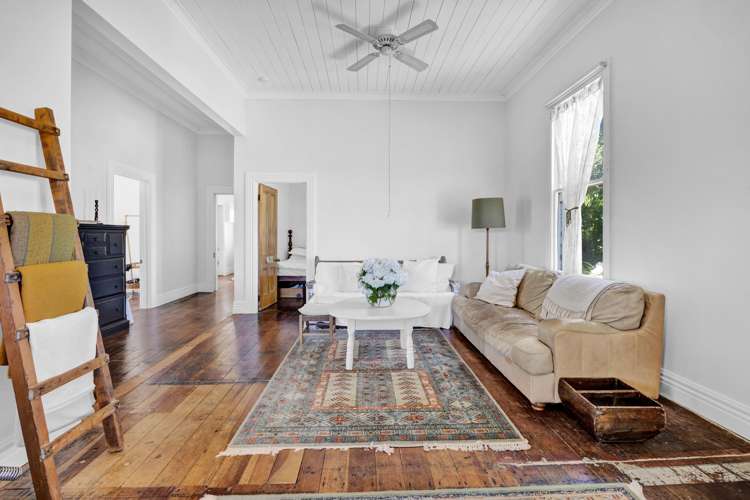 207 Egmont Street Patea_17