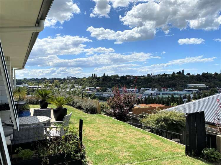 25 Merlot Drive Pyes Pa_19