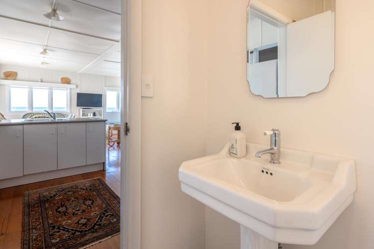 35 The Strand Onetangi_15