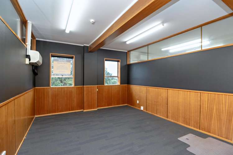Suite 6/2 126 The Strand_0