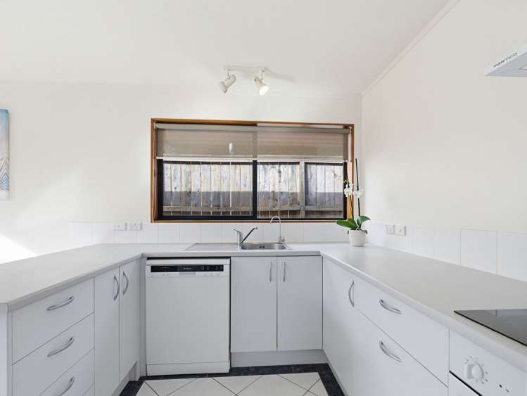 6 Red Hibiscus Road Stanmore Bay_32