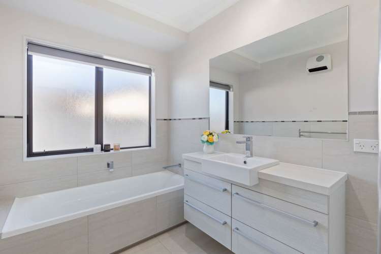 60 Turnberry Drive Wattle Downs_16