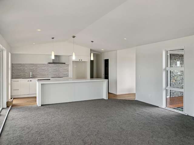 141 Lakehood Drive 500303_1