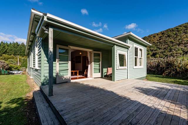 529 Makara Road Makara_1