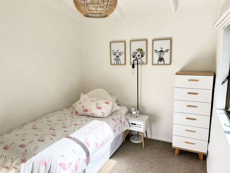 54 Gledstane Road Stanmore Bay_11