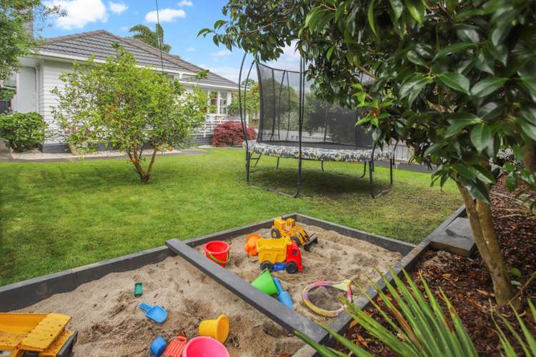 44 Flanshaw Road Te Atatu South_15