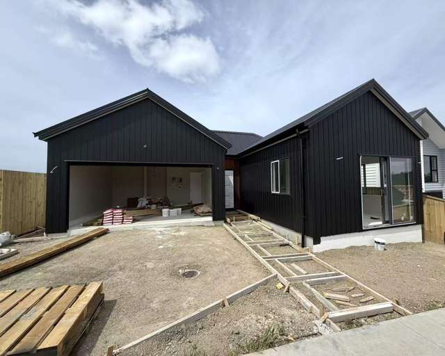 Versatile Residence with Legal Home Income