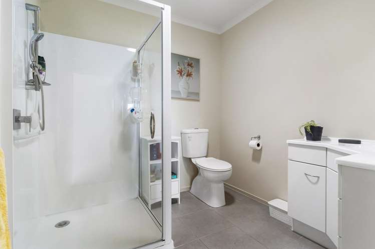 50/8 Village Place Tuakau_10