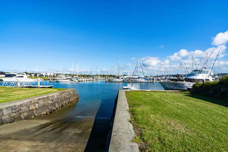 19 Finch Street One Tree Point_18