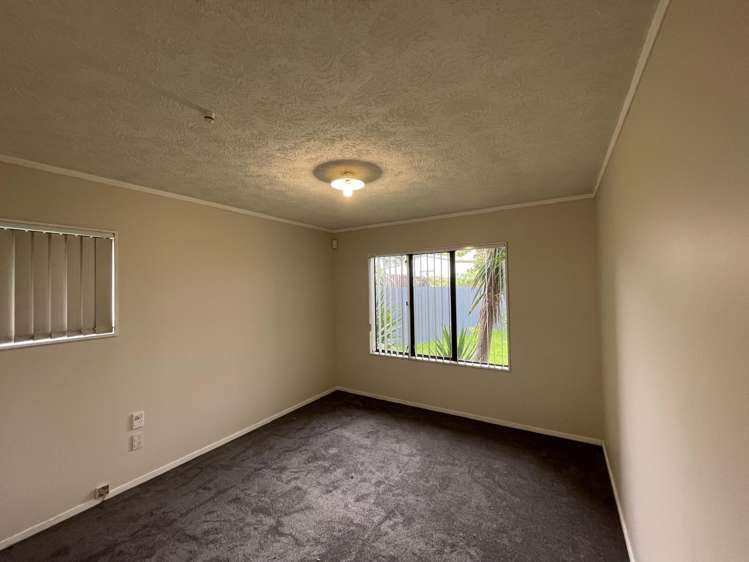 18 Oreti Place Clover Park_10