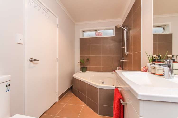 6 Knoll Rise Pukekohe_13