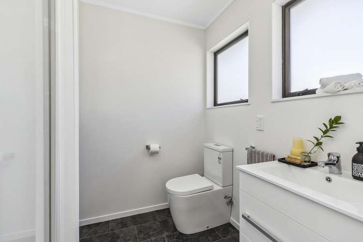 11 Thatcher Crescent Crofton Downs_13