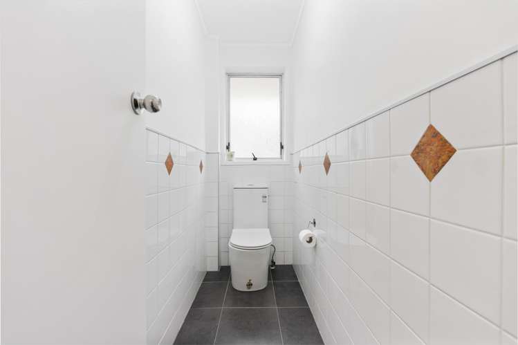 1 Phillip Parade Forrest Hill_21