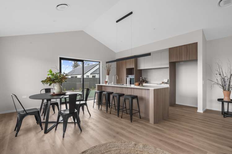 10 Sir Bob Charles Drive_5