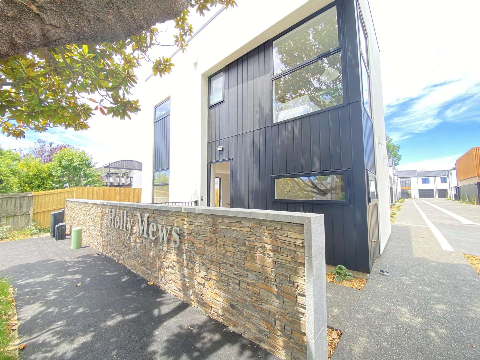 17/130 Holly Road St Albans_0