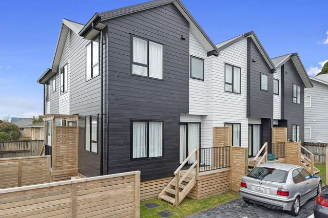 1b Inverness Avenue Hamilton East_1