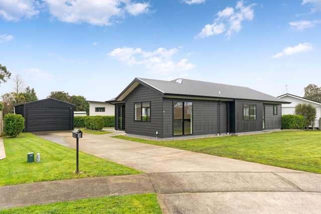 Stylish, Modern Living in Featherston