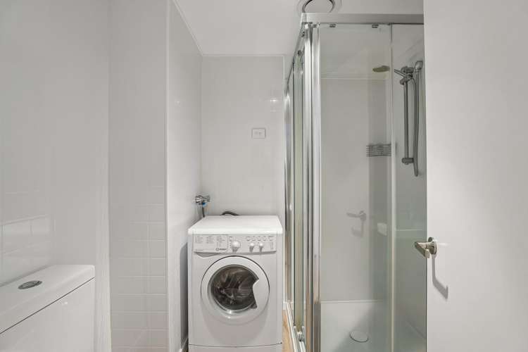 18B & 19B/135 Hallenstein Street Queenstown_7