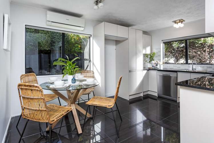 2/17 Greenvalley Rise Glenfield_5