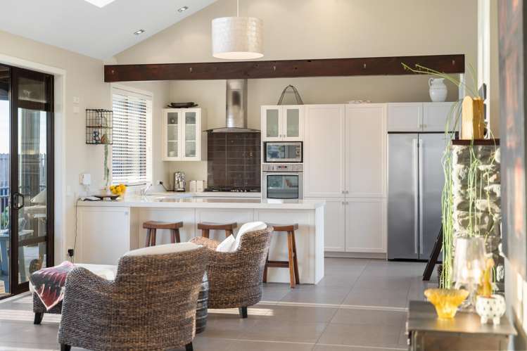 8 Beachview Grove Peka Peka_11