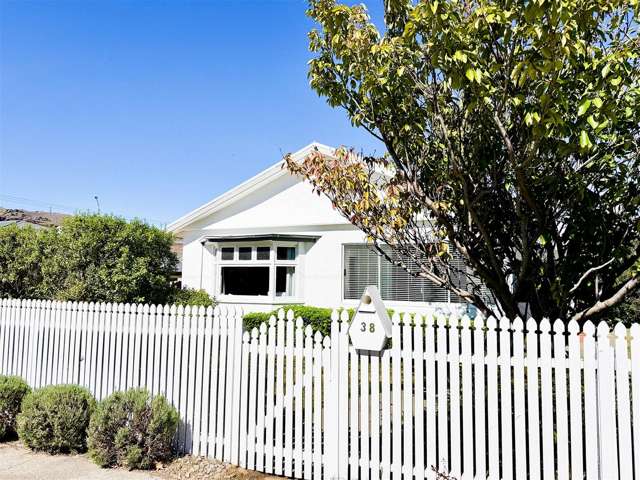 Rare Gem in Old Cromwell